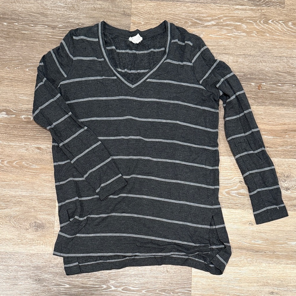 Striped V-Neck Long Sleeve Top